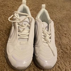 Women’s Nike white 720